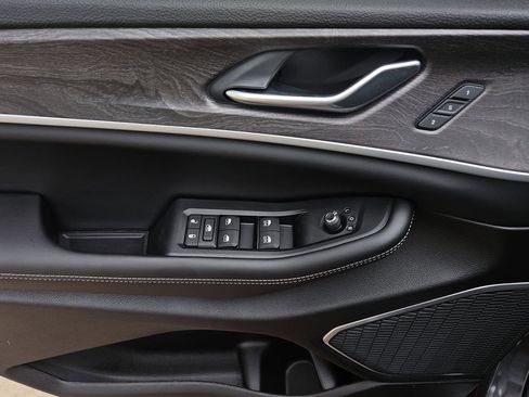 New 2026 Jeep Grand Cherokee Limited RWD image 16