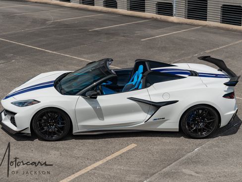 Used 2024 Chevrolet Corvette Z06 RWD image 18