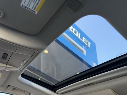 Used 2015 Chevrolet Suburban LTZ image 31