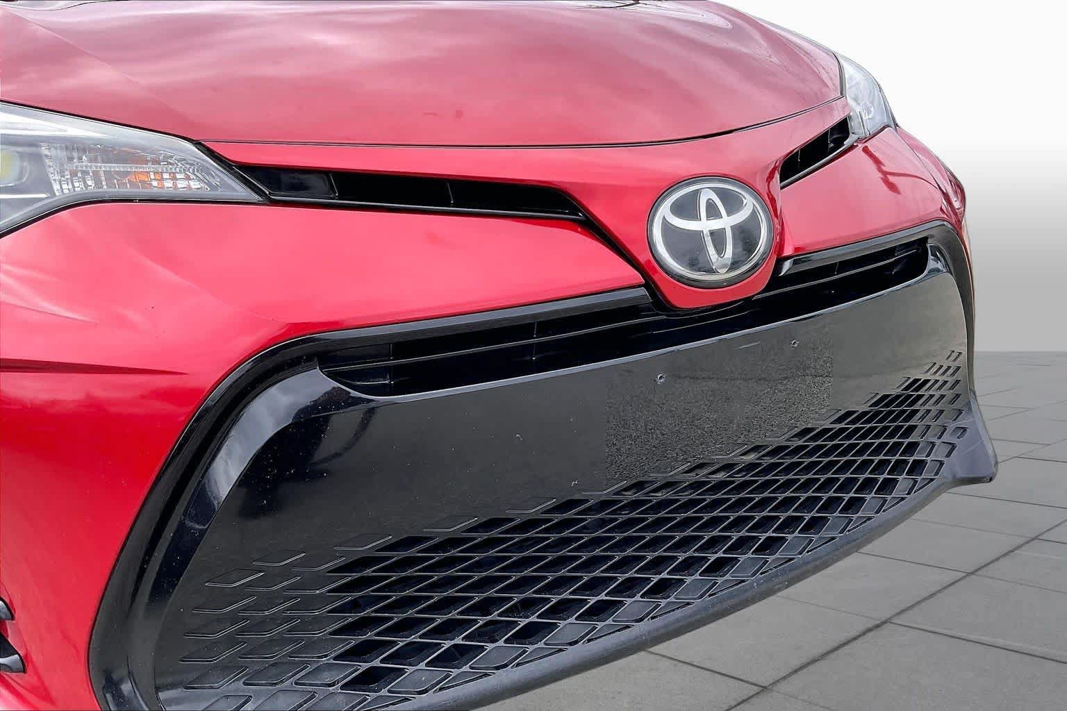 Used 2017 Toyota Corolla SE w/ Carpet Mat Package (TMS) FWD image 28