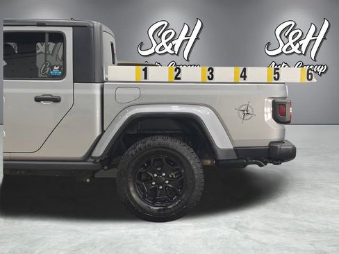 Used 2021 Jeep Gladiator Willys image 23