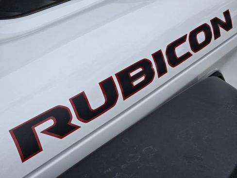 Used 2024 Jeep Gladiator Rubicon AWD/4WD image 13