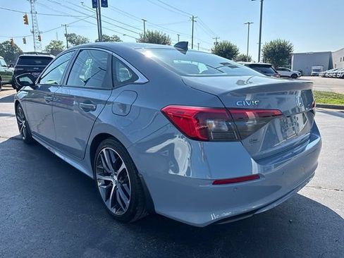 Used 2024 Honda Civic Touring image 3