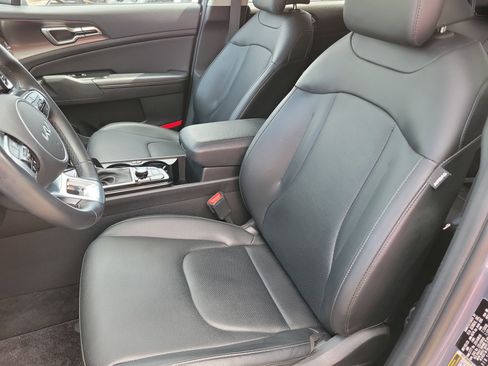 Used 2023 Kia Sportage EX FWD image 4