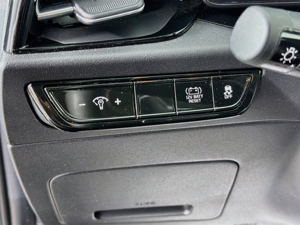 Used 2023 Kia Niro EX FWD image 10