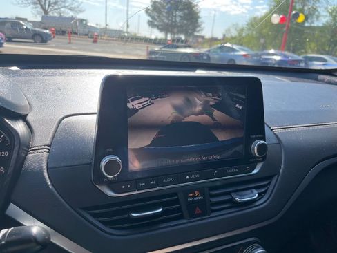 Used 2019 Nissan Altima 2.5 SV AWD/4WD image 16