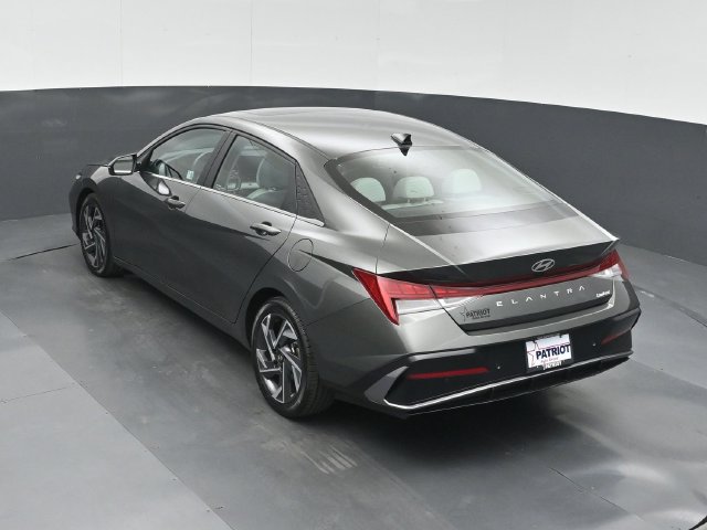 Used 2024 Hyundai Elantra Limited FWD image 34