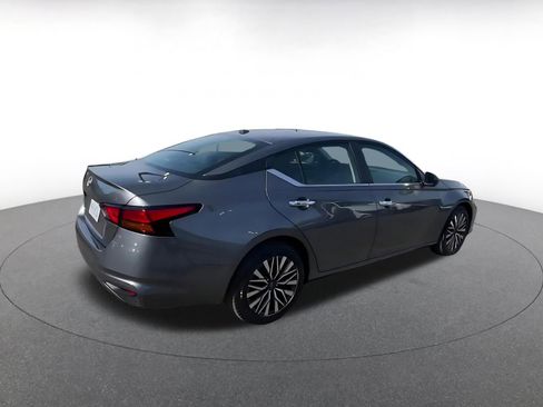 Used 2025 Nissan Altima 2.5 SV image 15