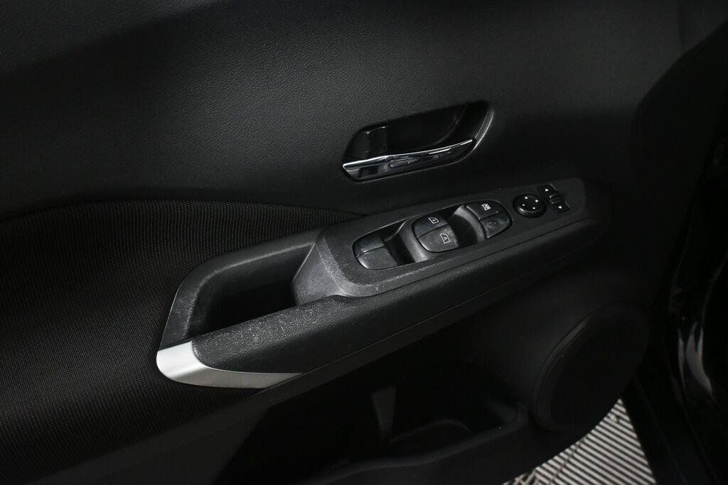 Used 2021 Nissan Kicks SV FWD image 10