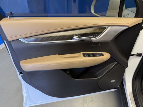 Used 2020 Cadillac XT6 Premium Luxury w/ Platinum Package AWD/4WD image 9