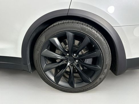 Used 2017 Tesla Model X 90D image 11