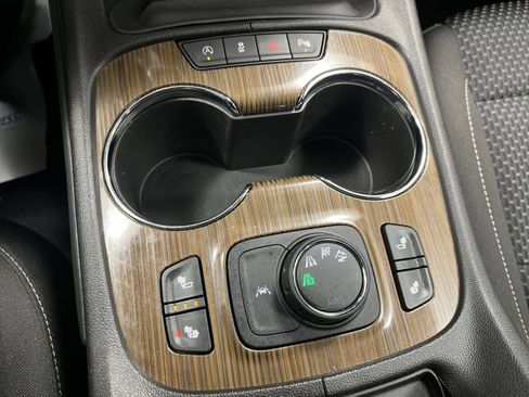 Used 2023 GMC Acadia SLE w/ Driver Convenience Package image 26