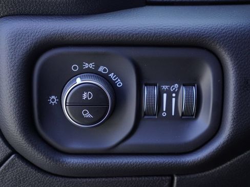New 2026 RAM 1500 4x4 Crew Cab image 13