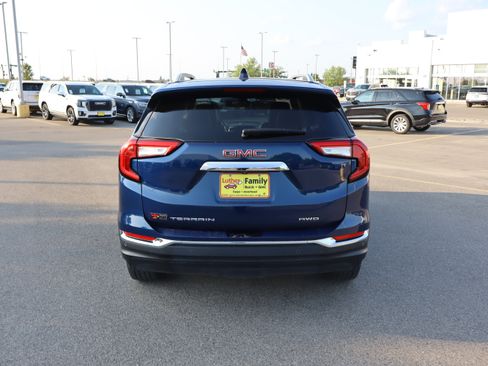 Used 2022 GMC Terrain SLT w/ Infotainment Package II AWD/4WD image 6