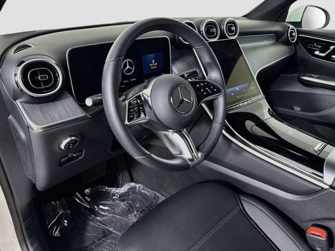 Used 2025 Mercedes-Benz GLC 350e 4MATIC image 9