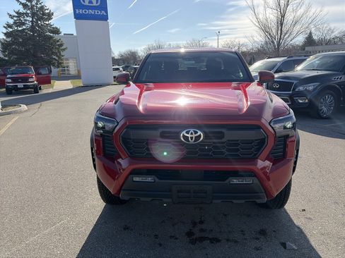 Used 2024 Toyota Tacoma TRD Off-Road image 2