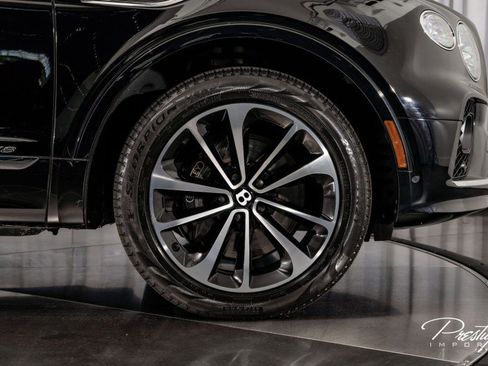 Used 2022 Bentley Bentayga image 21
