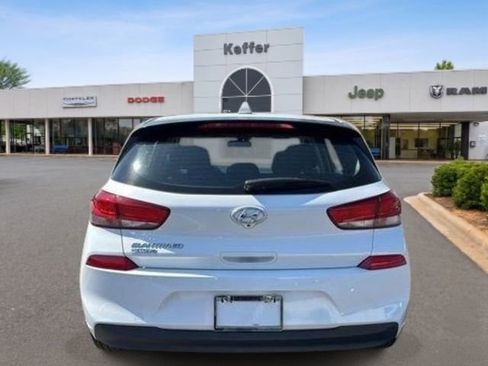 Used 2018 Hyundai Elantra GT FWD image 4