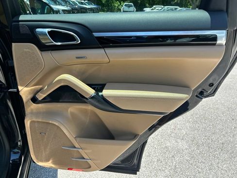 Used 2017 Porsche Cayenne S AWD/4WD image 46