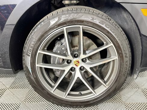 Used 2023 Porsche Macan AWD/4WD image 29