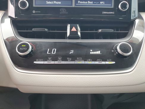 Used 2022 Toyota Corolla LE image 25