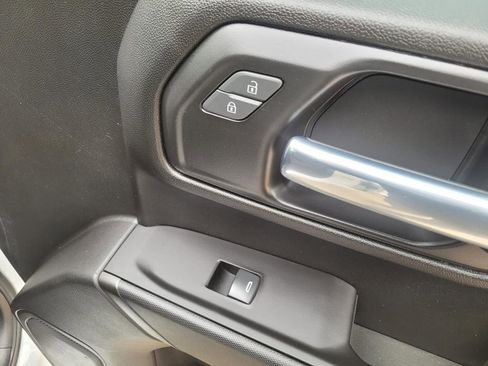 Used 2022 Chevrolet Silverado 1500 Custom image 9