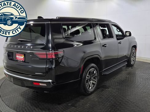 Used 2024 Jeep Wagoneer L Series II AWD/4WD image 7