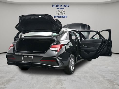 New 2026 Hyundai Elantra SE FWD image 28
