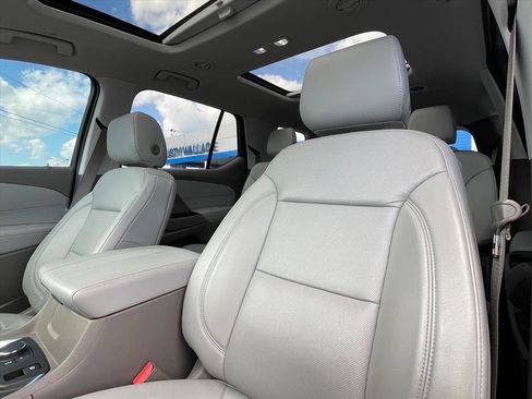 Used 2018 Chevrolet Traverse Premier w/ Driver Confidence II Package FWD image 23