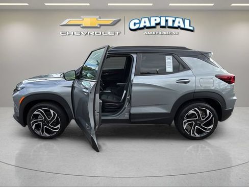 Used 2025 Chevrolet TrailBlazer RS w/ Convenience Package FWD image 9