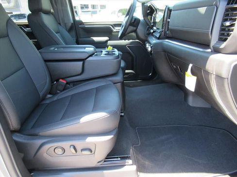 Used 2026 GMC Sierra 1500 SLT image 10