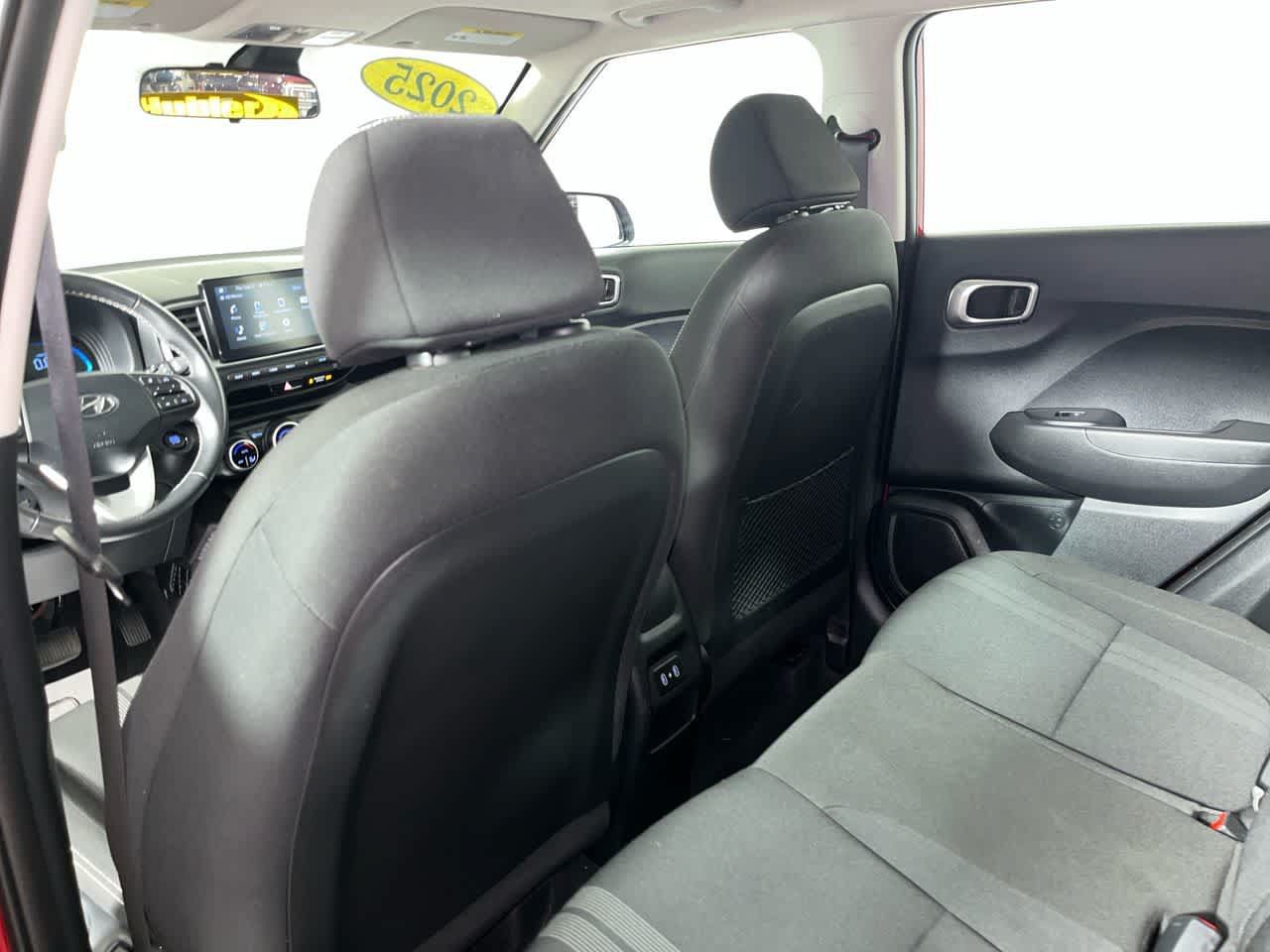 Used 2025 Hyundai Venue SEL FWD image 25