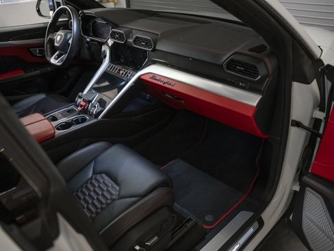 Used 2021 Lamborghini Urus image 33