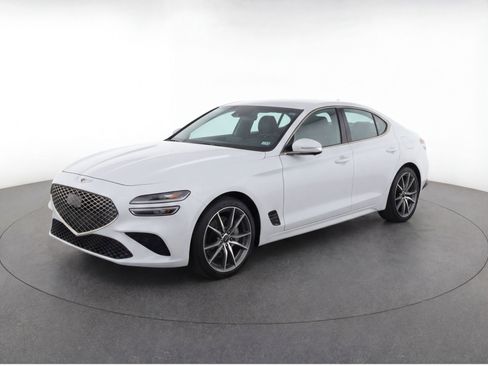 Used 2025 Genesis G70 2.5T image 3