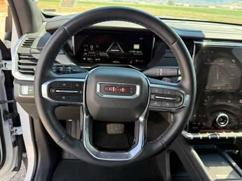 Used 2024 GMC Acadia Elevation AWD/4WD image 18