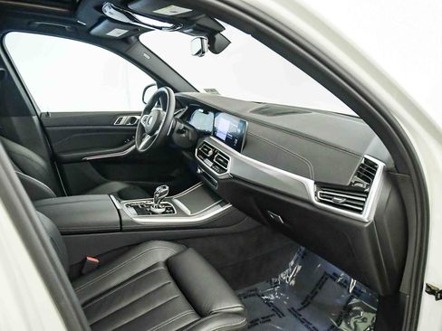 Used 2022 BMW X5 xDrive40i w/ M Sport Package AWD/4WD image 16