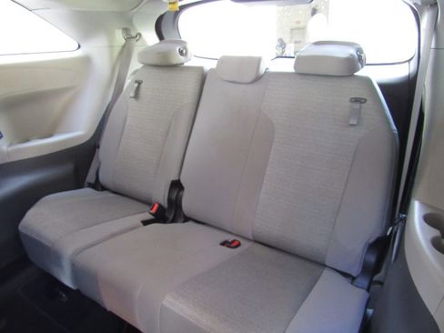 Used 2023 Toyota Sienna LE image 18