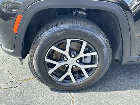 Used 2025 Jeep Grand Cherokee L Limited image 13