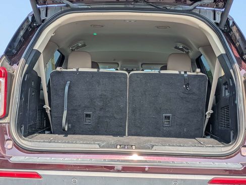 Used 2022 Ford Explorer XLT w/ Equipment Group 202A AWD/4WD image 5