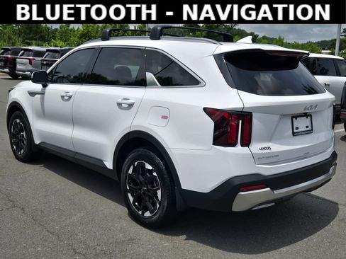 Used 2025 Kia Sorento S w/ Panoramic Sunroof Package FWD image 5
