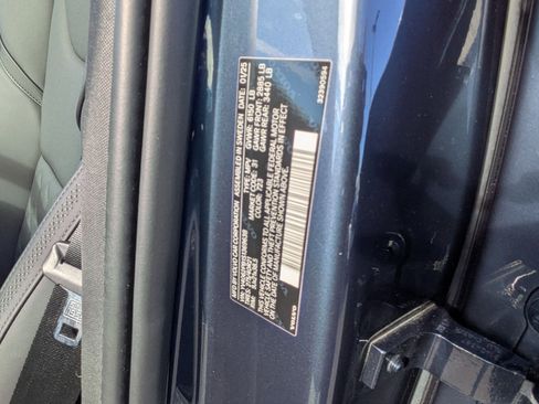 Used 2025 Volvo XC90 B6 Plus image 33