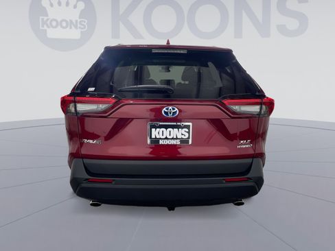 Used 2024 Toyota RAV4 XLE w/ Convenience Package image 5