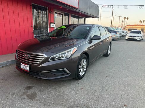 Used 2017 Hyundai Sonata SE image 2