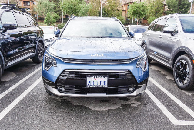 Used 2023 Kia Niro EX Touring FWD image 3