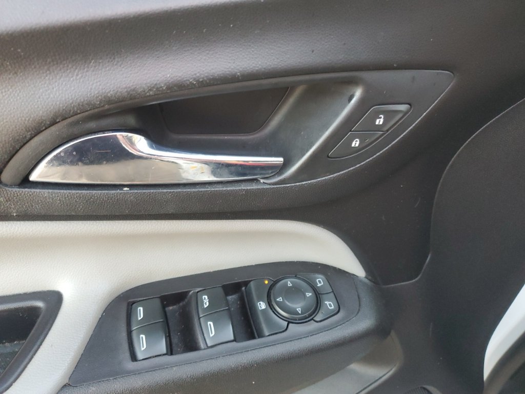 Used 2021 Chevrolet Equinox LS w/ LS Convenience Package AWD/4WD image 12