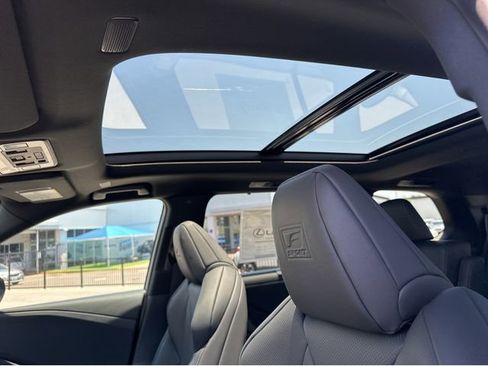 New 2026 Lexus TX 500h AWD image 9