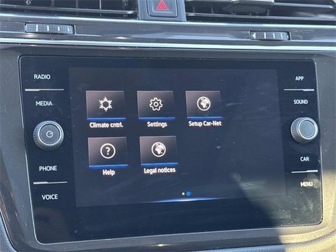 Used 2022 Volkswagen Tiguan SE w/ Panoramic Sunroof Package image 11