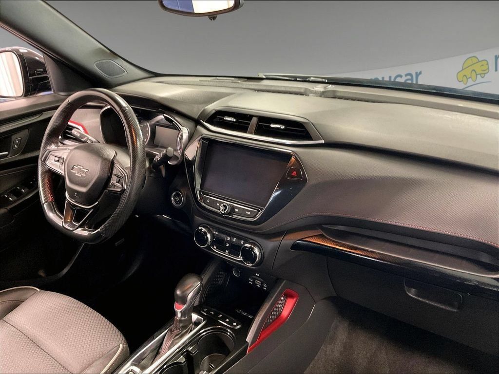 Used 2023 Chevrolet TrailBlazer RS w/ Technology Package FWD image 14