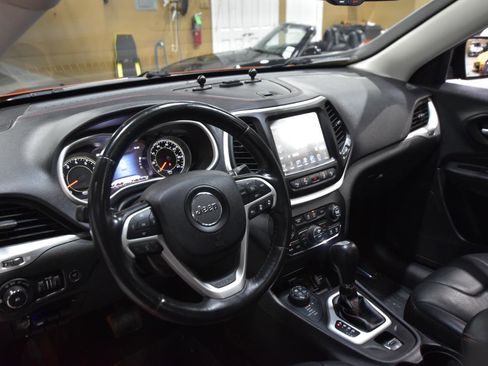 Used 2015 Jeep Cherokee Trailhawk w/ Comfort/Convenience Group AWD/4WD image 27