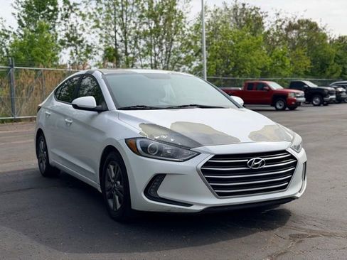Used 2018 Hyundai Elantra Value Edition w/ Cargo Package FWD image 2